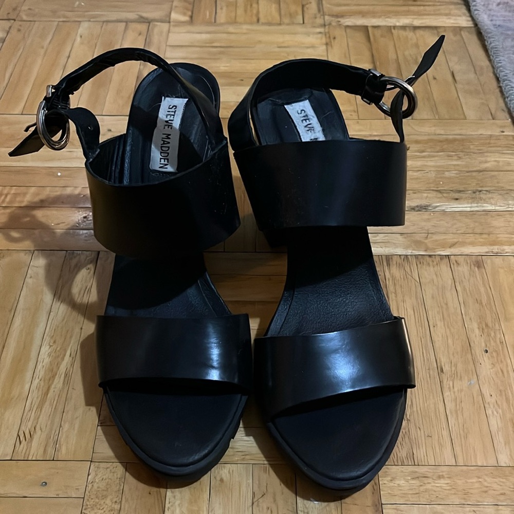 😎 Women’s Steve Madden Black Leather Sandals!!
